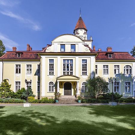 Palac Nieznanice Zabytek Goscinny Ze Spa Bagian luar foto